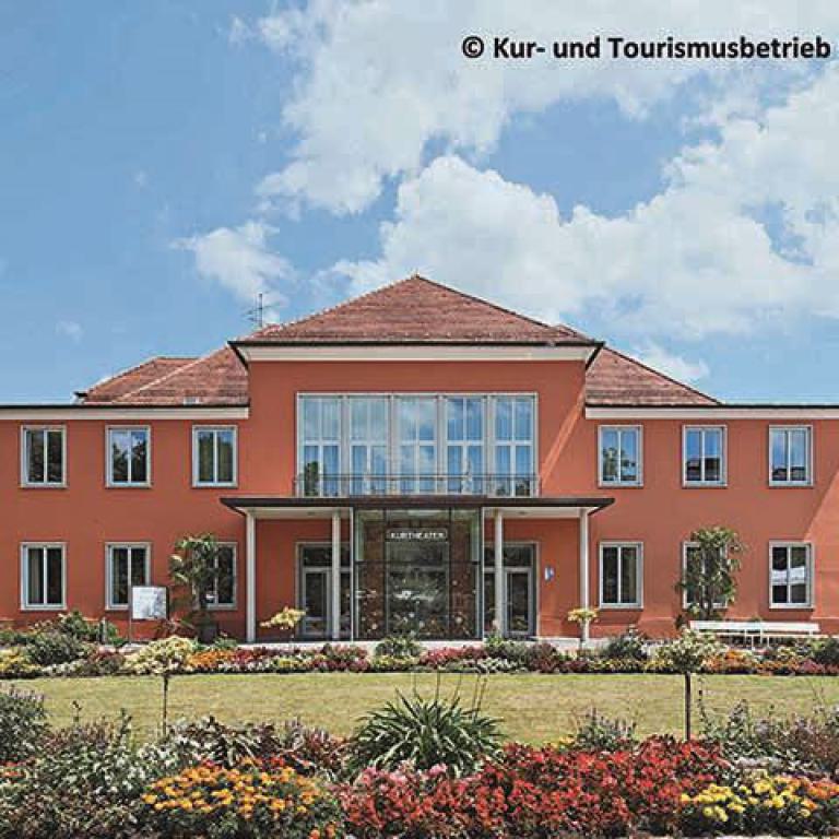 Kurtheater, Bad Wörishofen, Kultur, Gebäude, Blumenbeet, Tourismus, Kurort, Theater, Architektur, Bayern.