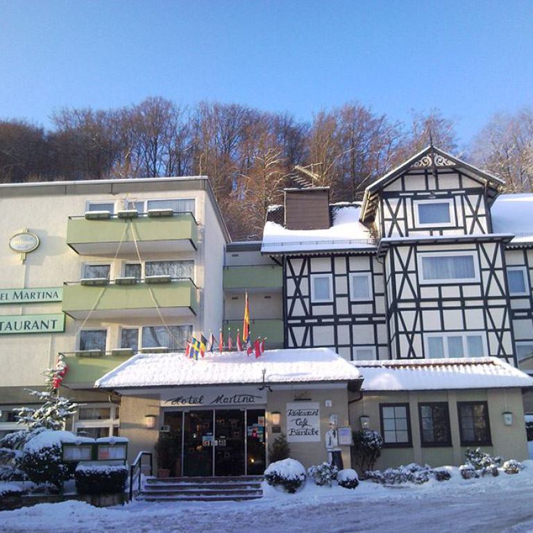 hotel martina bad sooden-allendorf, verschneites hotel im winter, fachwerkgebäude,