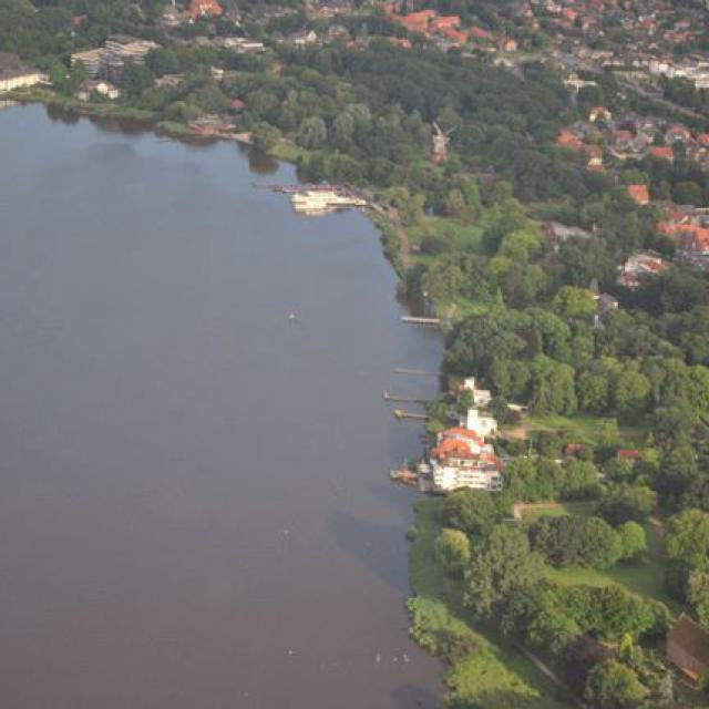 luftaufnahme, bad zwischenahn, zwischenahner meer, ortsrand, seelandschaft, häuser, grünflächen, ufer, kirche, boote
