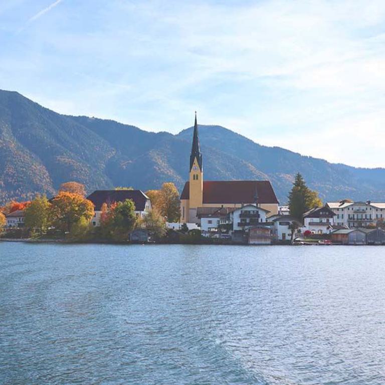 bad wiessee, kirche, tegernsee, see, berge, ort, bayern, herbst, alpenpanorama