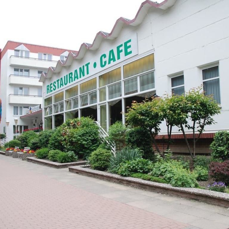 boltenhagen, hotel, john brinckmann, restaurant, cafe, promenade, urlaub, ostsee, außenansicht, ferienort, hotelanlage