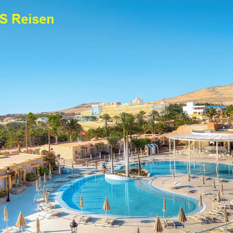 djerba, hotelpool, strandhotel, wasserpark, meerblick, sonnenschirme, urlaub, tunesien,