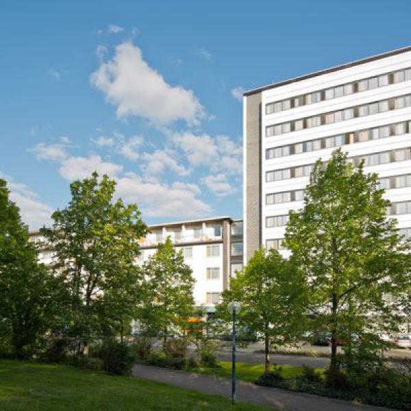gesundheitszentrum, gebäude, hochhaus, bäume, himmel, kurklinik