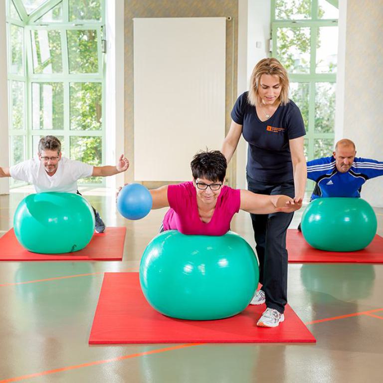 gymnastik, rehasport, übungsraum, therapiestunde, gymnastikball, gruppe