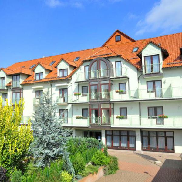 hotel, außenansicht, fassade, balkon, garten, eingang, sonnig, gebäude, unterkunft, urlaubsort