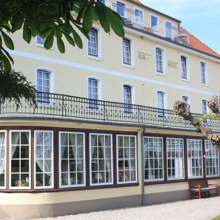 hotel, kellenhusen, außenansicht, eingang, balkon, fassade, ostsee, unterkunft, urlaub, seniorenreise